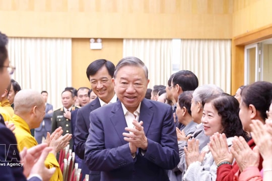 Party leader outlines strategic directions in meeting with Hanoi voters