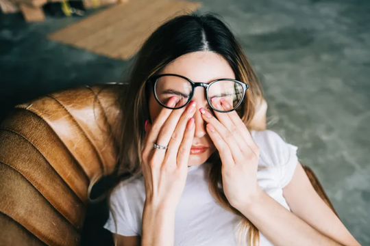 Ngồi quá nhiều có thể làm hỏng mắt theo cách bạn không ngờ tới