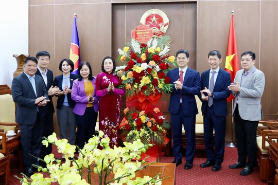 Phó Chủ tịch Quốc hội Nguyễn Thị Thanh chúc mừng Ngày Thầy thuốc Việt Nam