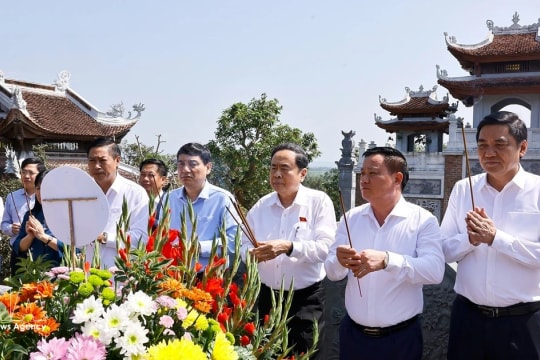 NA leader pays tribute to President Ho Chi Minh in Nghe An