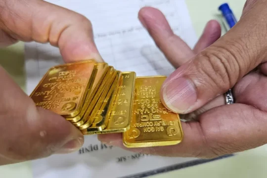 Giá vàng chưa hạ nhiệt đầu tháng 3, SJC duy trì mốc 187 triệu đồng/lượng