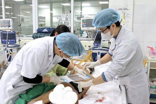 Nhiễm khuẩn nặng từ một nốt mụn nhỏ, thanh niên 17 tuổi nguy kịch