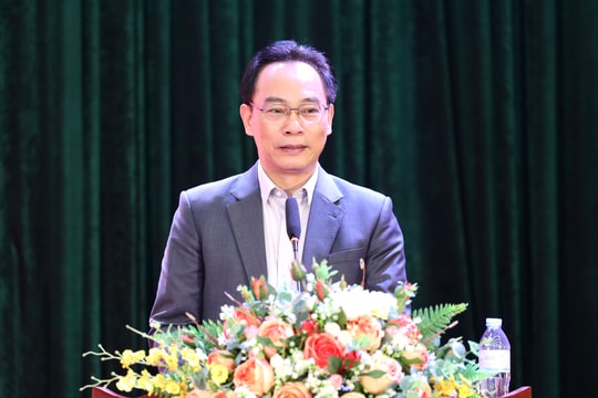 Ứng cử viên đại biểu Quốc hội quyền Bộ trưởng GD-ĐT Hoàng Minh Sơn tiếp xúc cử tri