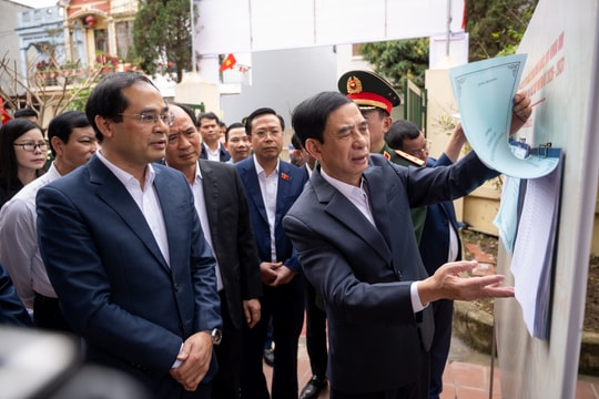 Ủy viên Bộ Chính trị, Bộ trưởng Bộ Quốc phòng Phan Văn Giang giám sát, kiểm tra công tác bầu cử tại Thái Nguyên