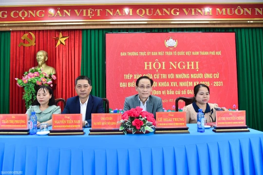 Ủy viên Bộ Chính trị, Bộ trưởng Bộ Ngoại giao Lê Hoài Trung tiếp xúc cử tri tại thành phố Huế