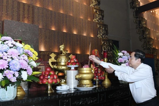 NA Chairman pays tribute to heroic martyrs in Ho Chi Minh City
