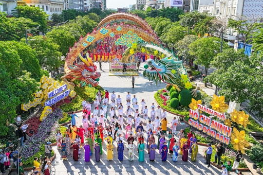 Lễ hội Áo dài TP. Hồ Chí Minh: Sợi tơ vàng son - Dệt nên khát vọng
