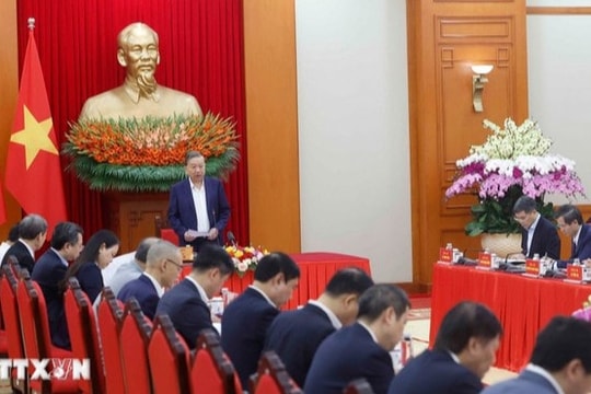 Tổng Bí thư làm việc với Tổ biên tập tổng kết 100 năm Đảng lãnh đạo cách mạng Việt Nam