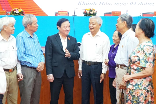 Phó Chủ tịch Quốc hội Nguyễn Khắc Định dự Hội nghị tiếp xúc cử tri tại phường Nha Trang, Khánh Hòa