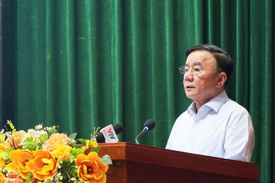 Thường trực Ban Bí thư Trần Cẩm Tú dự Hội nghị tiếp xúc cử tri, vận động bầu cử tại Đà Nẵng