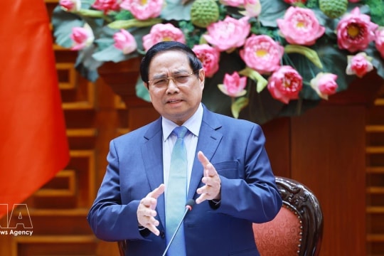 PM asks for effective adaptation to any circumstances to achieve double-digit growth