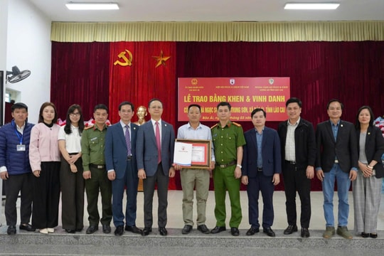 Vinh danh công dân Hà Ngọc Sơn đã dũng cảm cứu sống 6 nạn nhân trong vụ tai nạn giao thông đường thủy Hồ Thác Bà