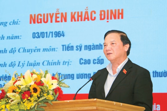 Phó Chủ tịch Quốc hội Nguyễn Khắc Định dự Hội nghị tiếp xúc cử tri tại xã Diên Khánh, Khánh Hòa