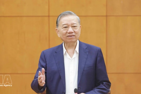 Party chief stresses role of grassroots officials in strengthening governance