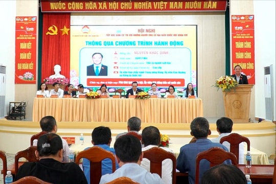 Phó Chủ tịch Quốc hội Nguyễn Khắc Định tiếp xúc cử tri xã Diên Khánh