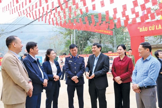 Chủ nhiệm Ủy ban Văn hóa và Xã hội Nguyễn Đắc Vinh tiếp xúc cử tri tại Đơn vị bầu cử số 1, Tuyên Quang
