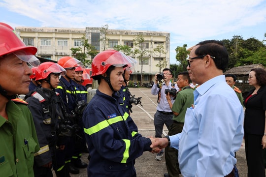 Phó Chủ tịch Quốc hội, Thượng tướng Trần Quang Phương kiểm tra công tác bầu cử tại An Giang