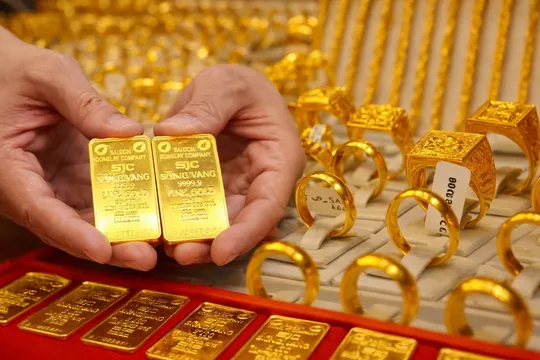 Ngày 6/3: Áp lực chốt lời cao, giá vàng đồng loạt giảm mạnh