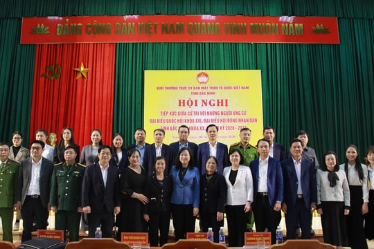 Bộ trưởng Bộ Y tế Đào Hồng Lan và các ứng cử viên tiếp xúc cử tri phường Vũ Ninh, Nam Sơn