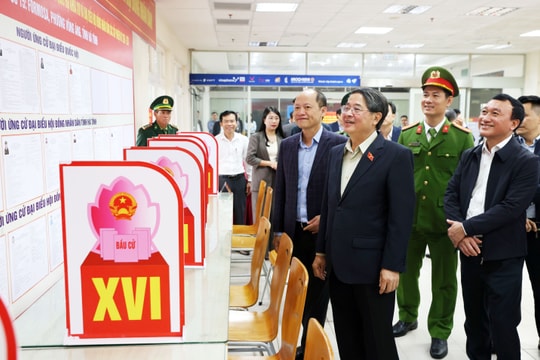 Phó Chủ tịch Quốc hội Nguyễn Đức Hải giám sát, kiểm tra công tác bầu cử tại phường Vũng Áng, Hà Tĩnh