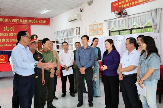 Phó Chủ tịch Quốc hội Trần Quang Phương kiểm tra công tác bầu cử tại An Giang