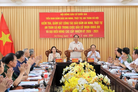 Phó Chủ tịch Quốc hội, Thượng tướng Trần Quang Phương làm việc với Ủy ban Bầu cử tỉnh An Giang