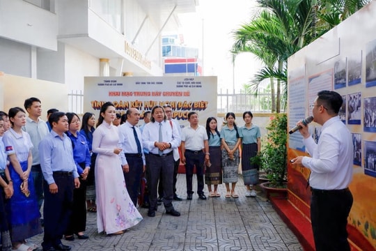 Khai mạc trưng bày "Tình đoàn kết hữu nghị đặc biệt Việt Nam - Lào - Campuchia"