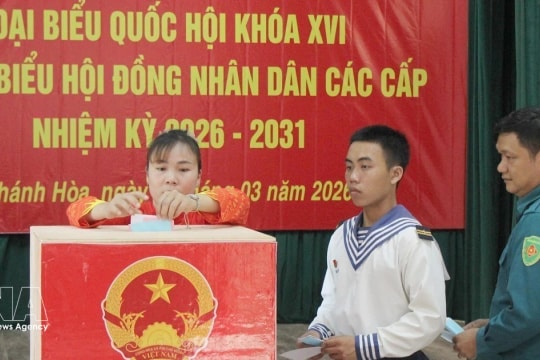 Truong Sa voters cast early ballots for NA, local council elections