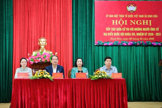Phó Chủ tịch Quốc hội Nguyễn Thị Thanh dự Hội nghị tiếp xúc cử tri tại Ninh Bình