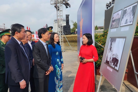 Thanh Hóa: Khai mạc triển lãm tranh cổ động và ảnh tư liệu chào mừng bầu cử