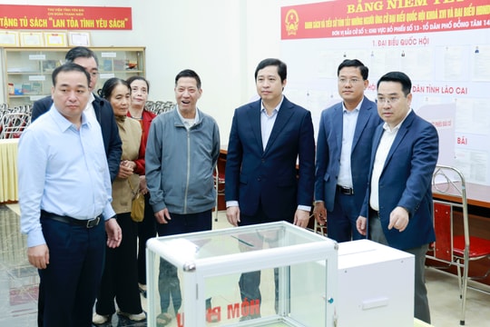 Lào Cai: Bí thư tỉnh ủy và Chủ tịch UBND tỉnh kiểm tra công tác chuẩn bị bầu cử tại phường Yên Bái, Âu Lâu