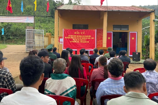 Lá phiếu mang niềm tin và quyết tâm phát triển quê hương