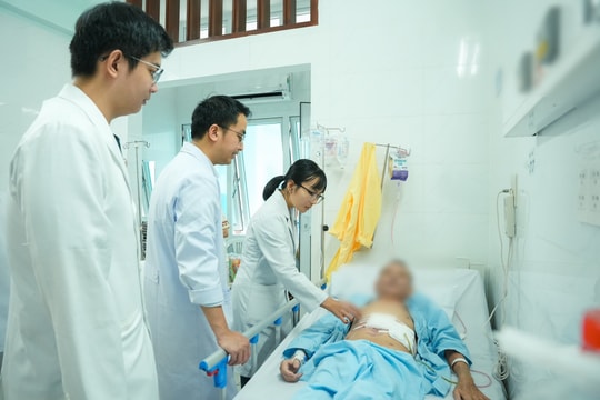 Tự uống thuốc giảm đau bụng tại nhà, người đàn ông thủng dạ dày nguy kịch