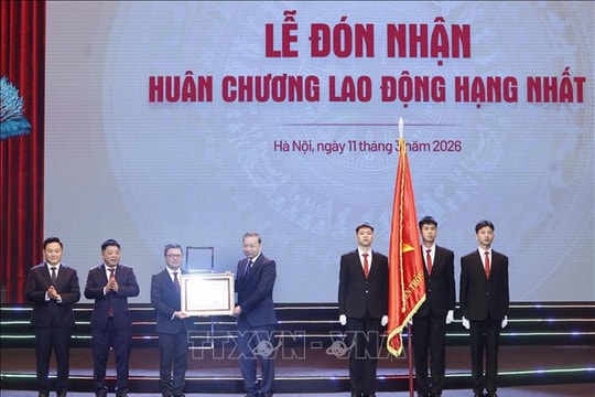 Báo Nhân Dân đón nhận Huân chương Lao động hạng Nhất