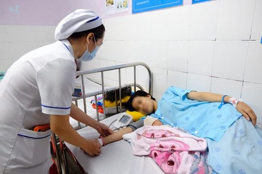 Cấp cứu kịp thời thai phụ 39 tuần sốc phản vệ sau khi ăn ốc