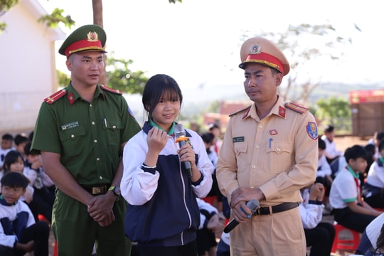 Lâm Đồng: Nâng cao ý thức chấp hành pháp luật giao thông cho học sinh