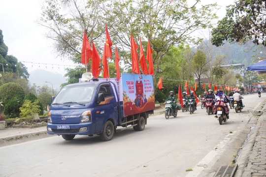 Sáng tạo đưa thông tin bầu cử đến gần dân