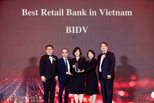 BIDV viết tiếp thập kỷ dẫn đầu với cú đúp giải thưởng Ngân hàng Bán lẻ tốt nhất Việt Nam Tiền gửi tốt nhất Châu Á