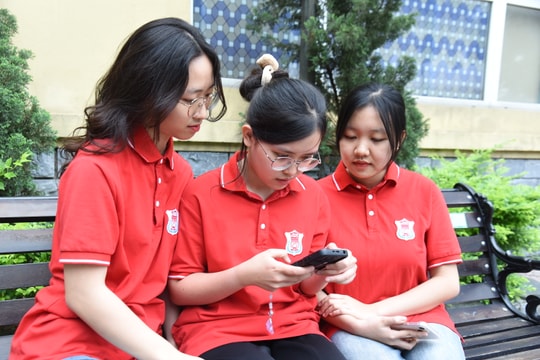 Sinh viên Trường Đại học Y Hà Nội háo hức, tự hào lần đầu thực hiện quyền bầu cử