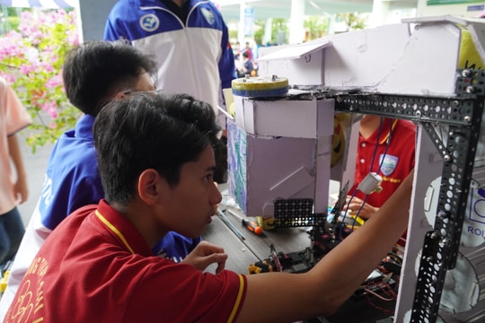 Hơn 400 học sinh, sinh viên thi tài tại cuộc thi Robocon ORC khu vực miền Trung