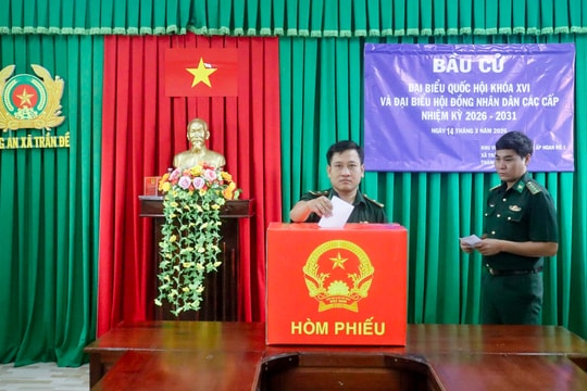 Cử tri Bộ đội Biên phòng TP. Cần Thơ khẩn trương, trách nhiệm đi bầu cử sớm
