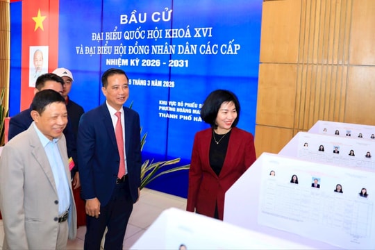 Chủ tịch HĐND thành phố Hà Nội kiểm tra công tác bầu cử tại phường Hoàng Mai