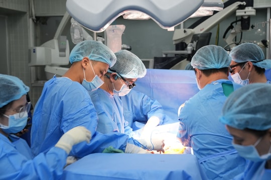 Hành trình xuyên đêm mang sự sống từ người hiến tạng