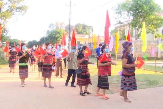 Cử tri nhập tịch và niềm tự hào thực hiện quyền bầu cử
