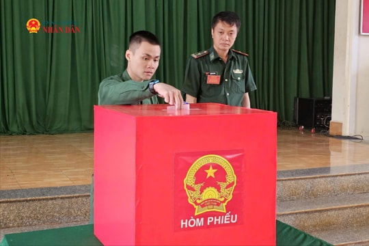 Lâm Đồng: Cán bộ, chiến sĩ khu vực biên giới bầu cử sớm