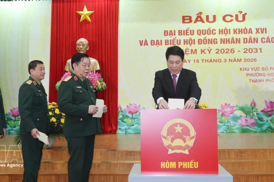 President Luong Cuong casts ballot in Hanoi’s Hoan Kien ward