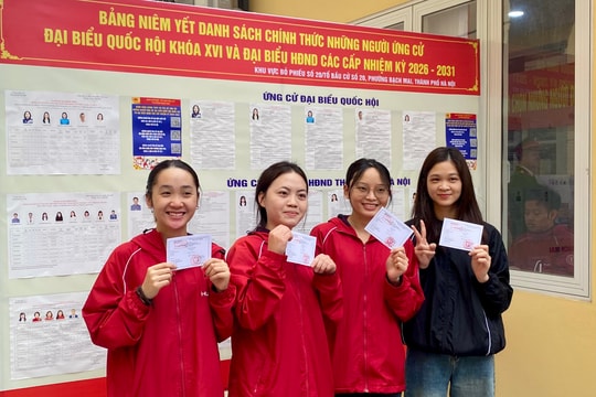 Ngày hội bầu cử tại Đại học Bách khoa Hà Nội: Lá phiếu nhỏ, dấu mốc lớn
