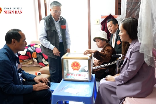 Quảng Ninh: Hành trình đặc biệt của những hòm phiếu phụ