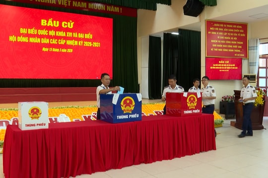 Cán bộ, chiến sĩ Vùng Cảnh sát biển 3 phấn khởi tham gia Ngày hội bầu cử