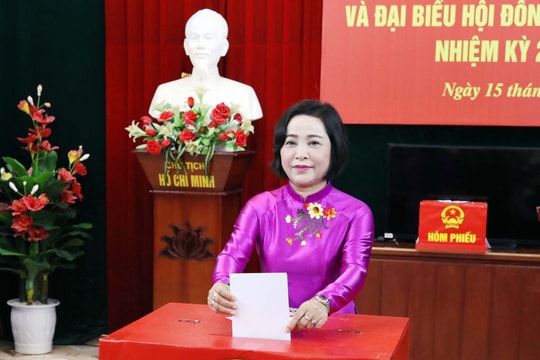 Phó Chủ tịch Quốc hội Nguyễn Thị Thanh thực hiện quyền công dân tại quê hương Ninh Bình